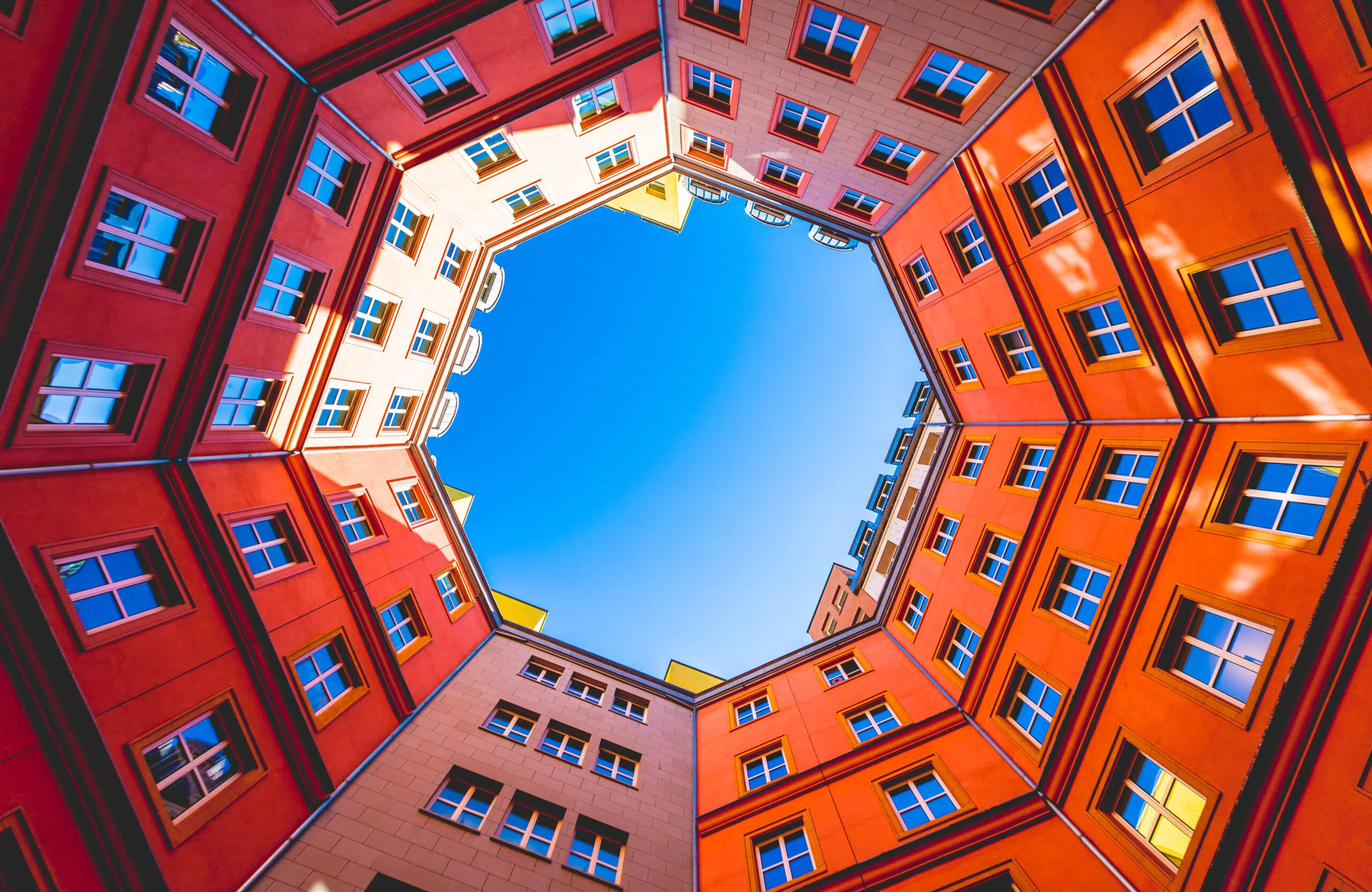 Octagon,Shape,Building,Inner,Court
