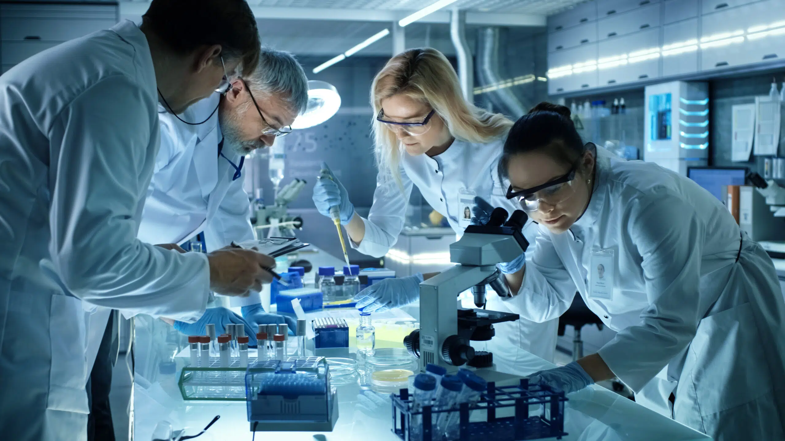 Team,Of,Medical,Research,Scientists,Collectively,Working,On,A,New